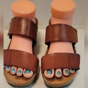 LEATHER WEDGES SIZE 39.